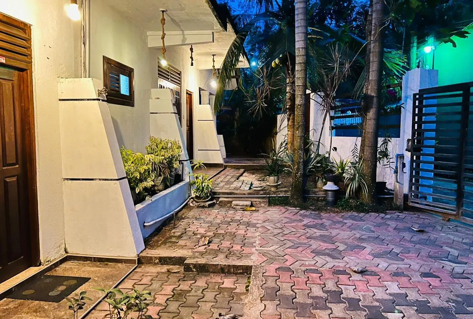 Bed & Breakfast Ceylonia Airport Transit Villa Cmb Katunayake Sri Lanka